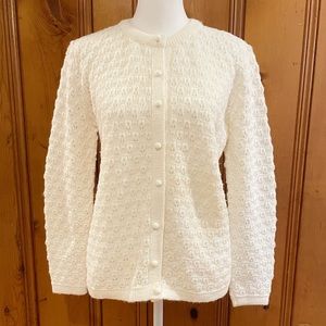 Vintage 50s Helen Harper White 3D Stitch Cardigan with White Round Carved Button